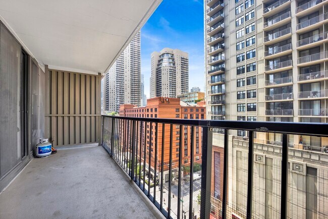 Building Photo - 10 E Ontario St