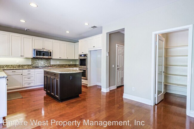 Building Photo - 5 br, 3 bath House - 28115 De La Vina Way