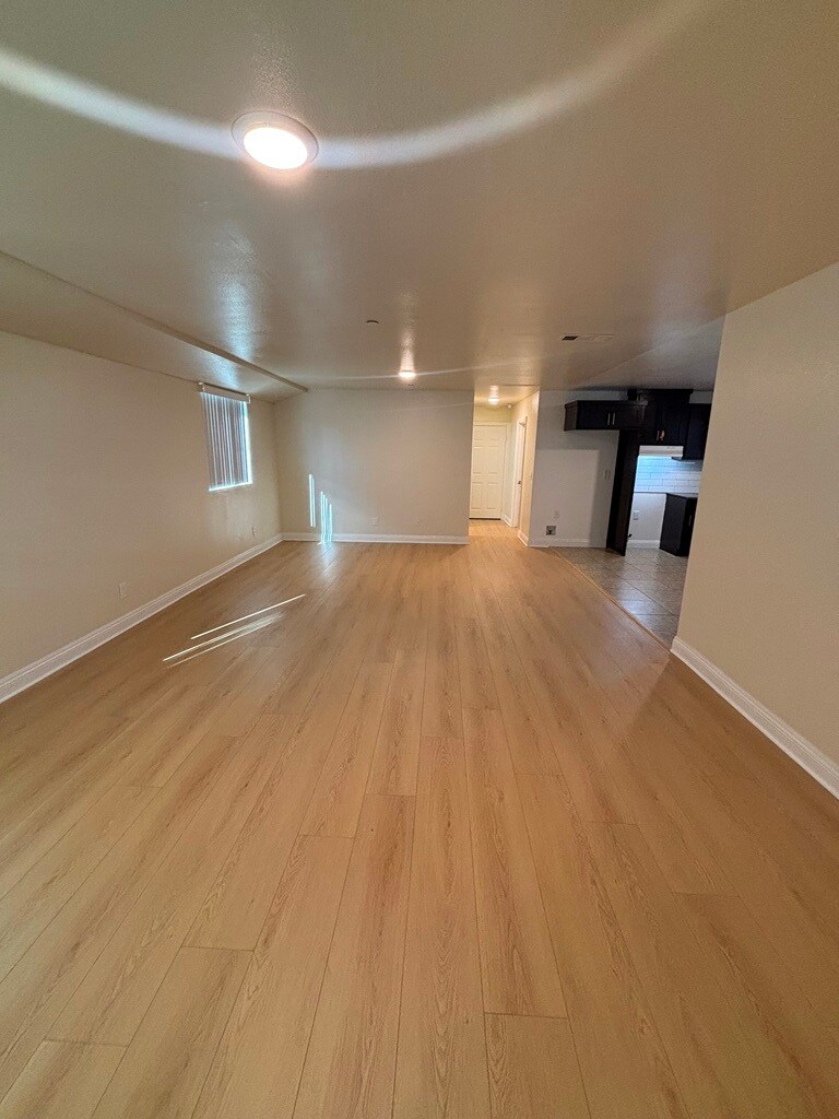 Building Photo - 1029 W 65th Pl