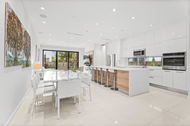 Building Photo - 3276 Day Ave