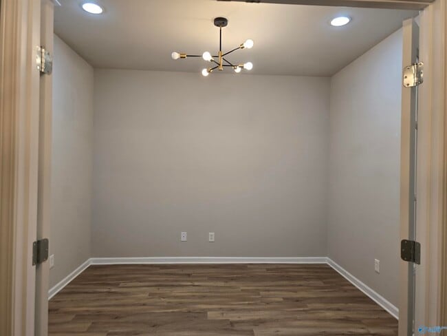 Building Photo - 120 Pomelo St