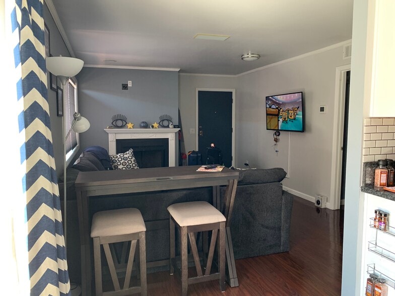 Living Room - 112 N Avenue 66