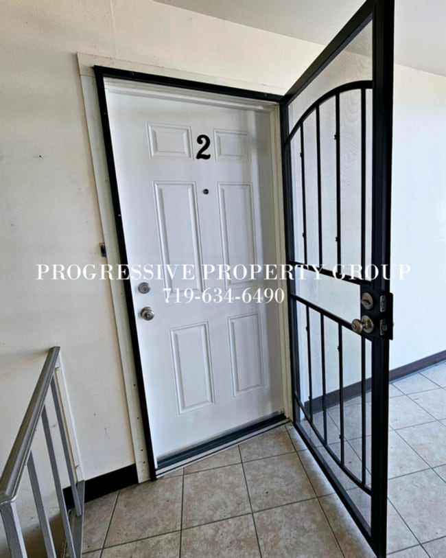 Building Photo - Beautifully Renovated 1-Bed, 1-Bath Apartm...