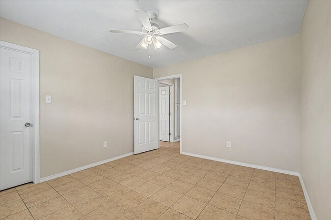 Building Photo - 827 Pickney Ave