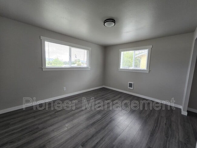 Building Photo - 2585 W Bradford Ct