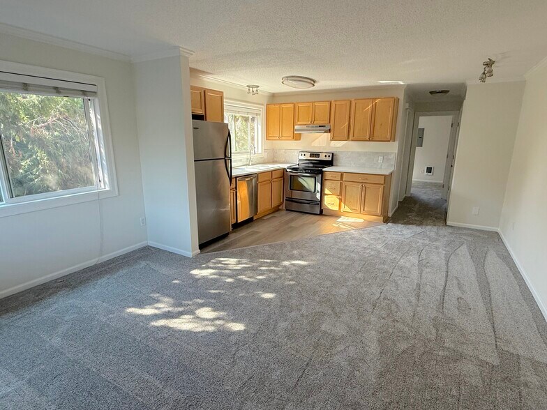 Natural light throughout - 2135 NE Weidler St