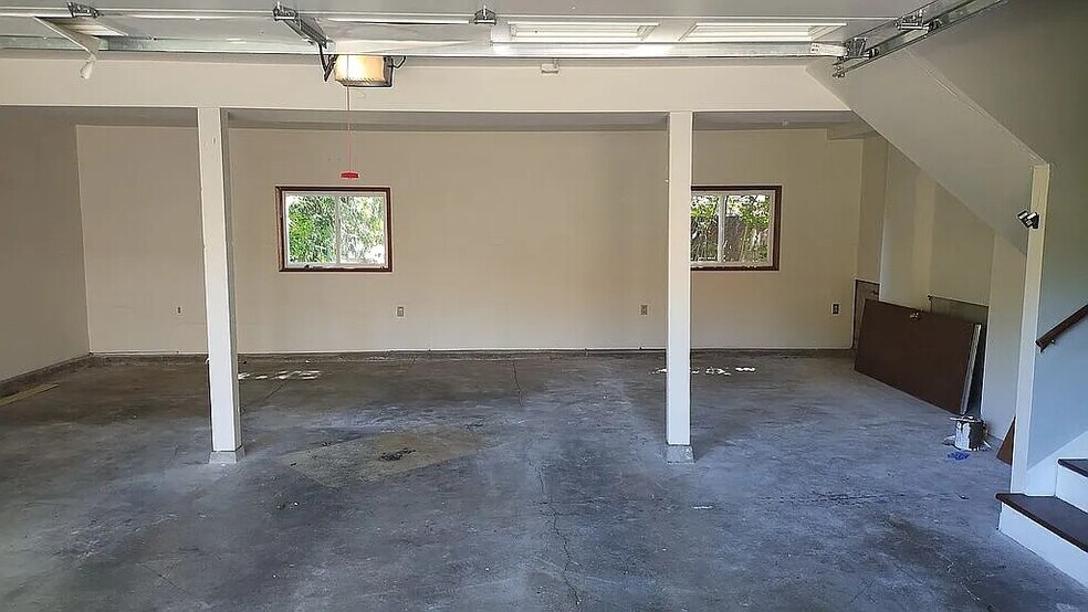 Building Photo - 1810 SE 72nd Ave