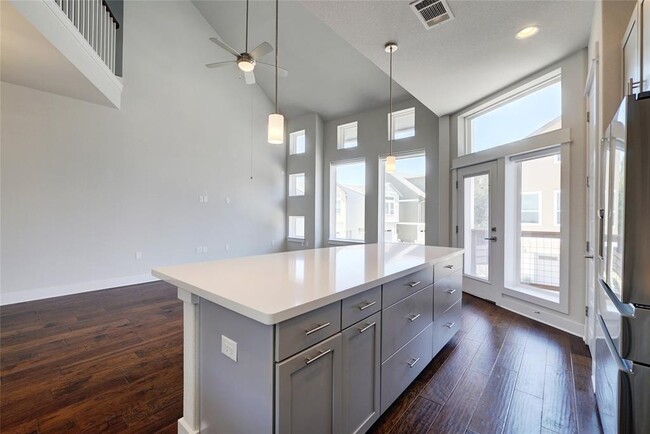 Building Photo - 12606 Red Sparrow St