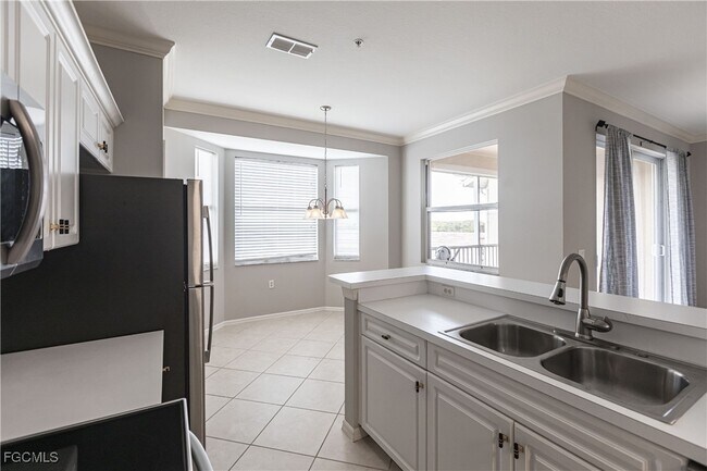 Building Photo - 8550 Kingbird Loop