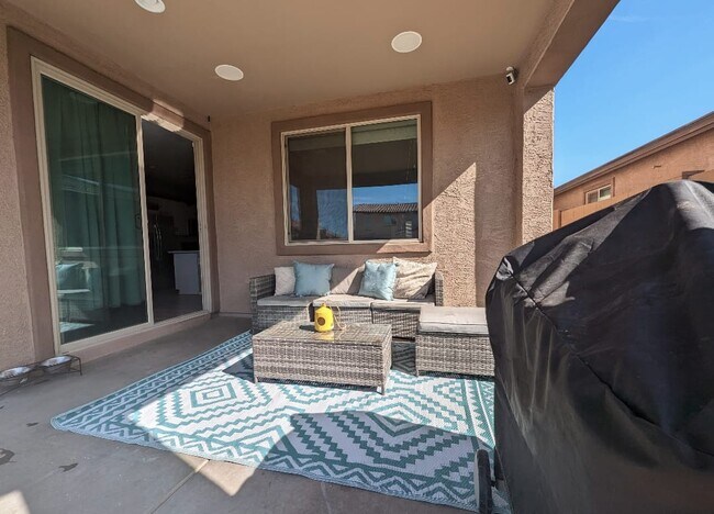 Patio - 4391 W Federal Way