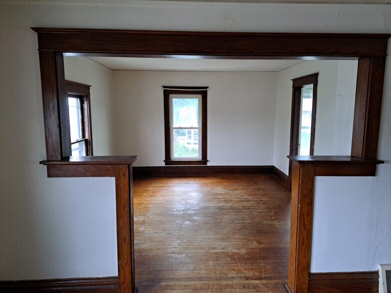 Building Photo - 420 Waugoo Ave
