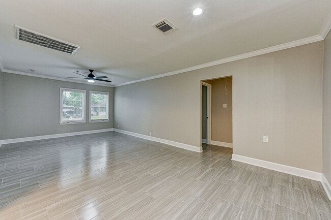 Building Photo - 4Bed/ 2Bath Gorgeous Home!
