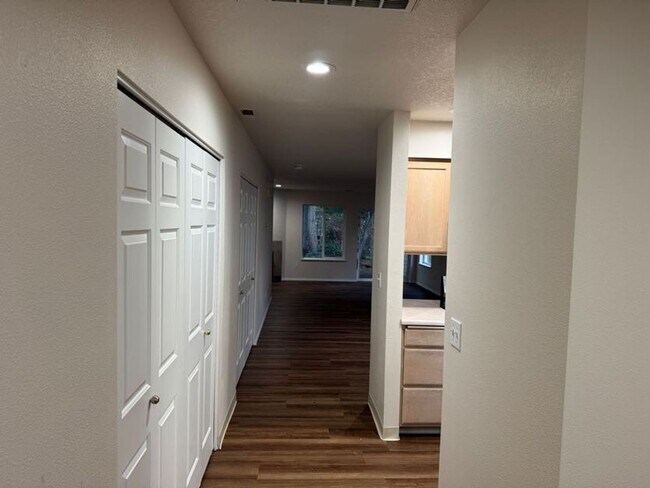 Building Photo - Stunning 2 Bed, 2.5 Bath Townhouse — Fully Renovated!