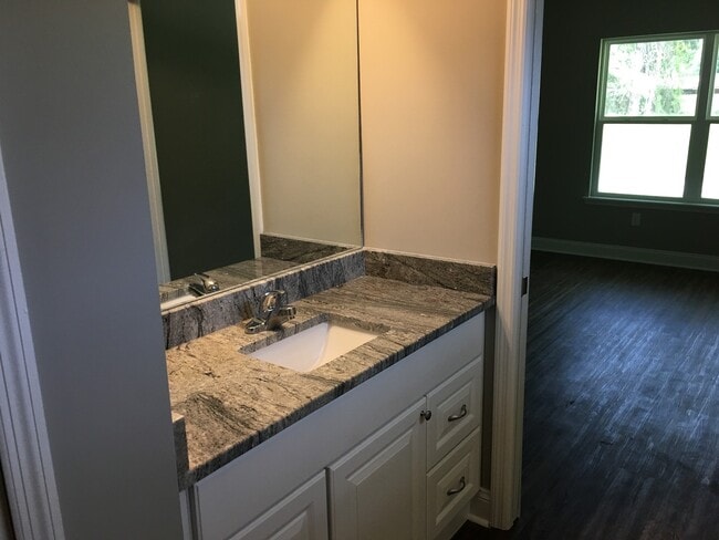 Building Photo - 3/2 House For Rent in Northside Jax!