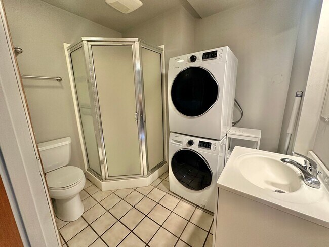 Building Photo - North Mercer Island Home .  First Hill