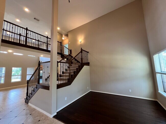 Building Photo - 7007 Fall Creek Ln