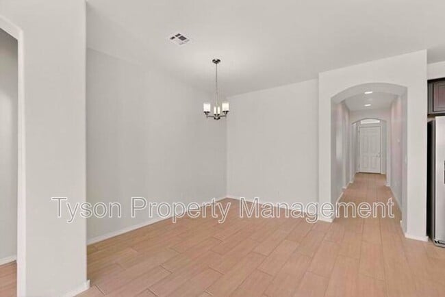 Building Photo - 247 Needle Ave SW