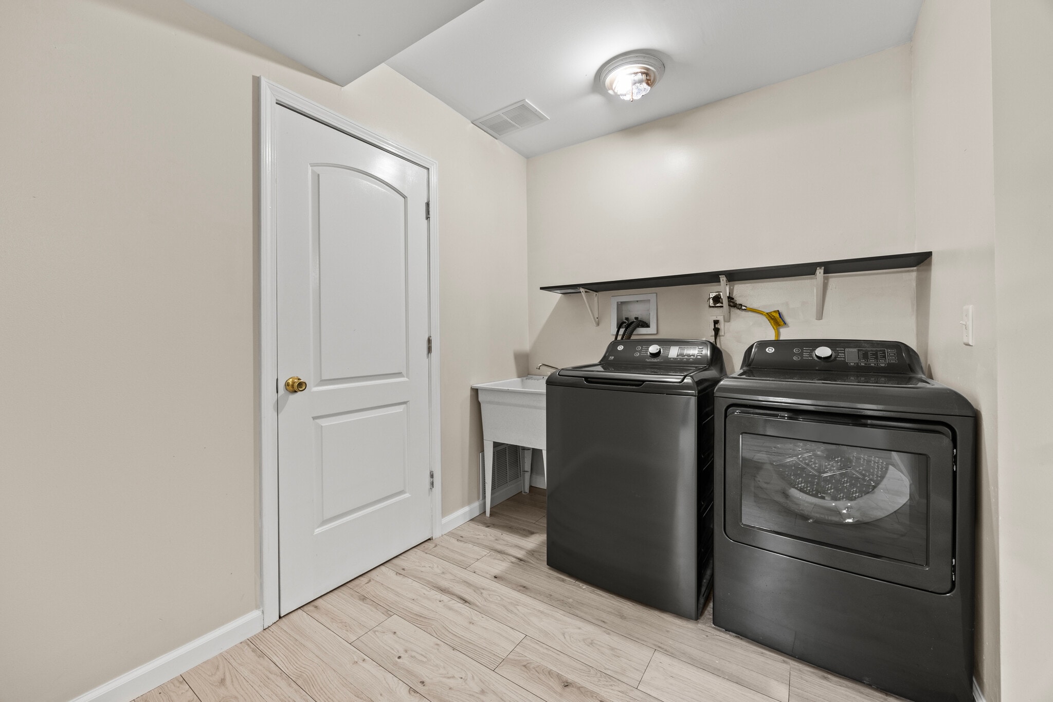 Building Photo - 20 School St