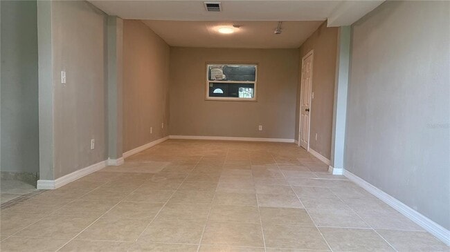 Building Photo - 1148 W Lakeview Cir