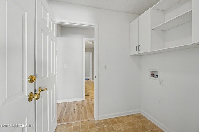 Building Photo - 1290 Ardmore St