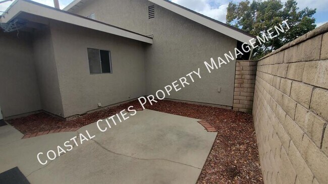 Building Photo - 1696 Carmel Cir E