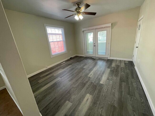 Building Photo - 1467 Division St