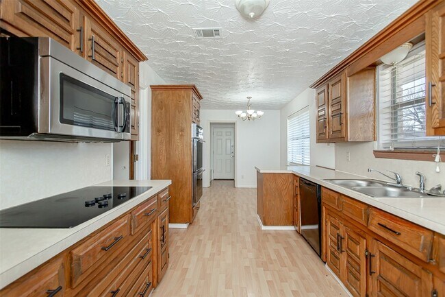 Building Photo - 2732 Parkhaven Dr