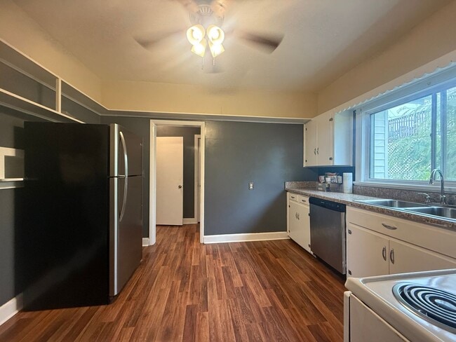 Building Photo - 3 Bedroom 1 Bathroom Home in Greeneville, TN