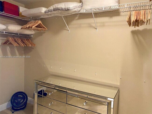 Building Photo - 16500 Collins Ave