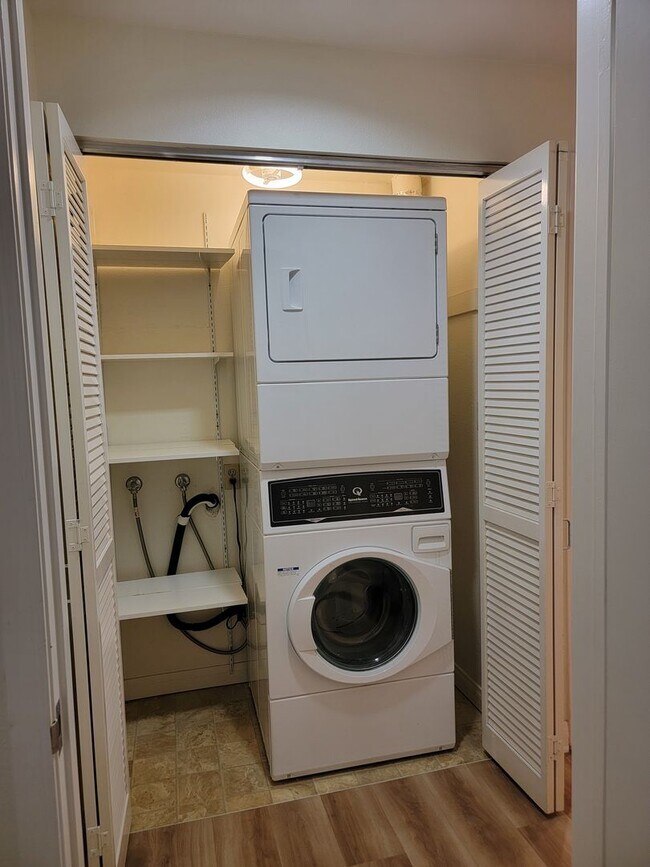 Building Photo - GEM IN THE VILLAGE- COX CABLE and WIFI INCLUDED IN THE RENT!