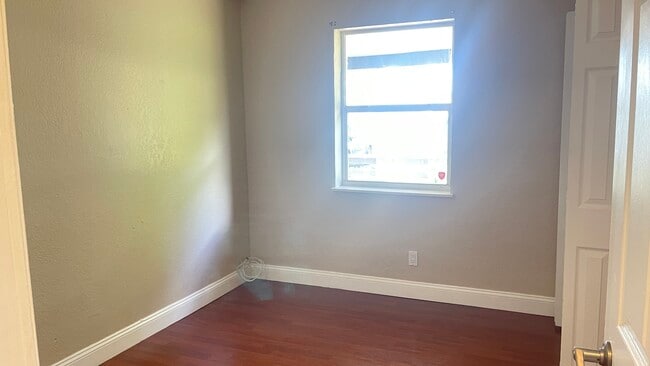 Building Photo - 46 NE 171 St
