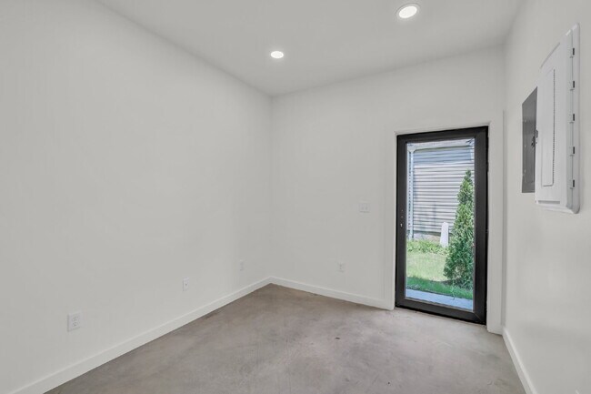 Building Photo - Brand-New Townhome Just Minutes from Downt...