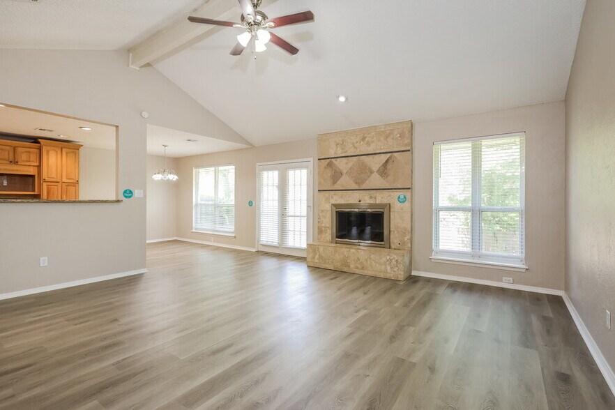 Building Photo - 10117 S Land Ave