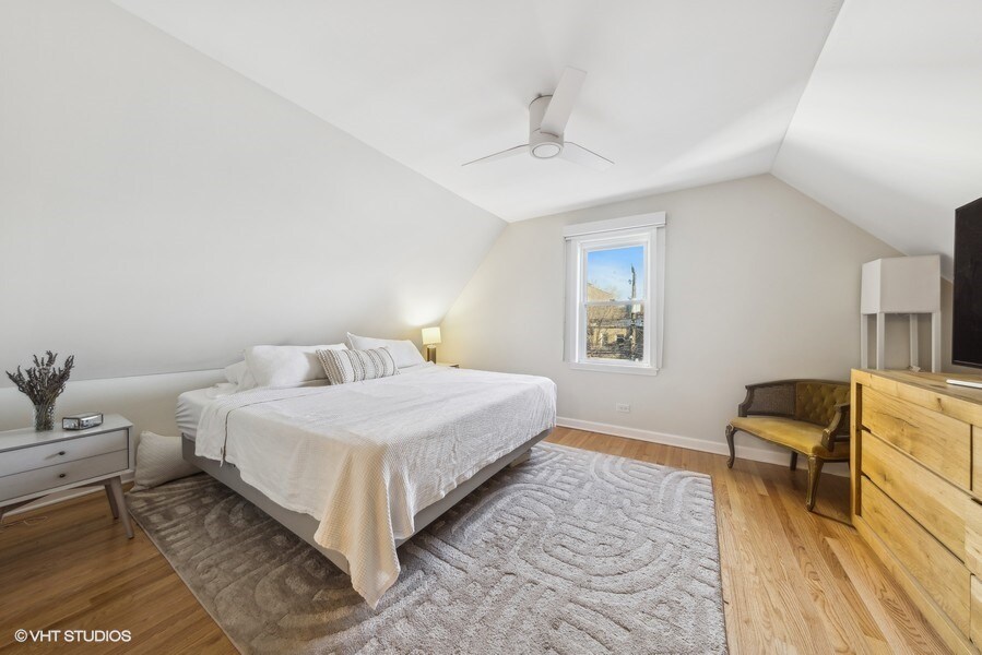 Primary Bedroom - 1033 N Hermitage Ave
