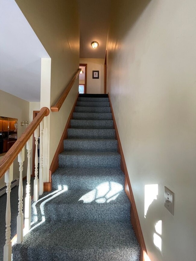 Building Photo - New listing!! A beautiful 3 bedroom 2.5 ba...