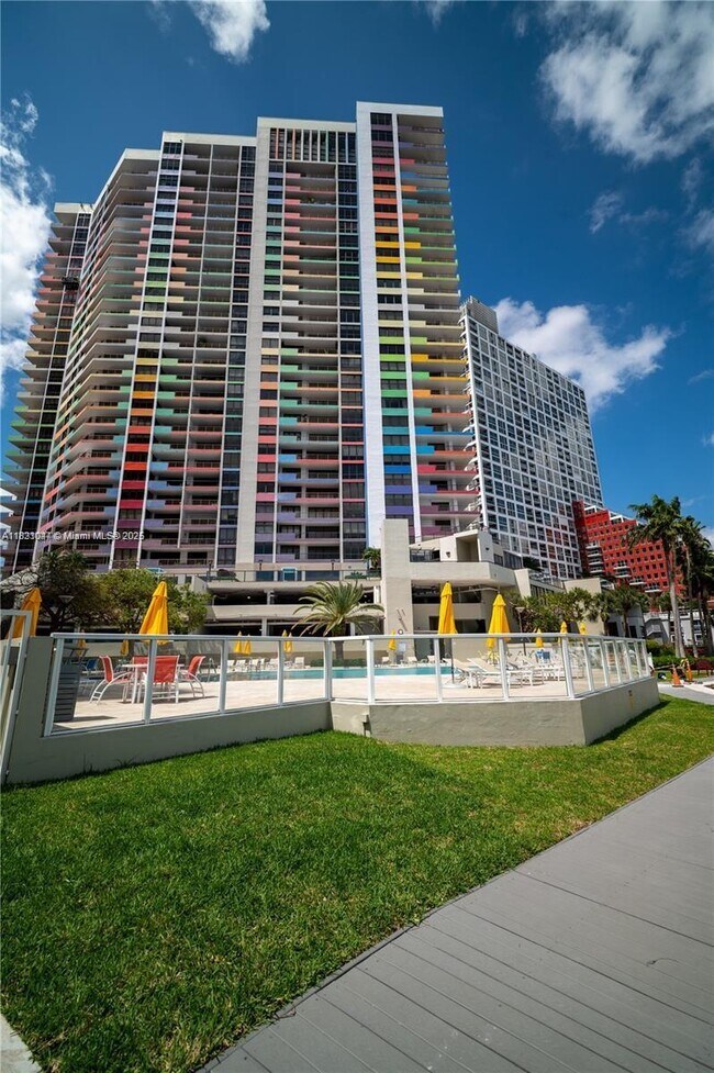 Primary Photo - 1581 Brickell Ave