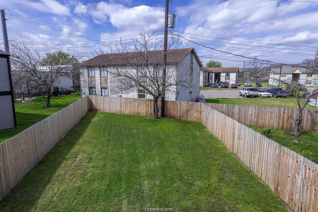 Building Photo - 804 Oran Cir