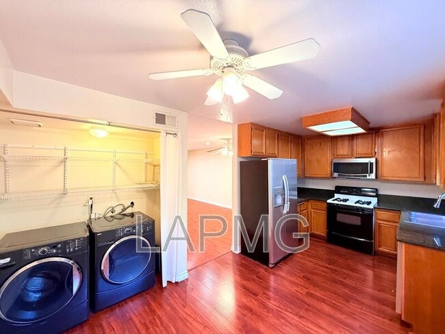 Building Photo - 12251 Moorpark St