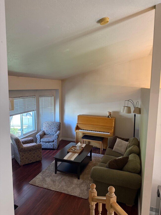 Building Photo - 8816 1095 W