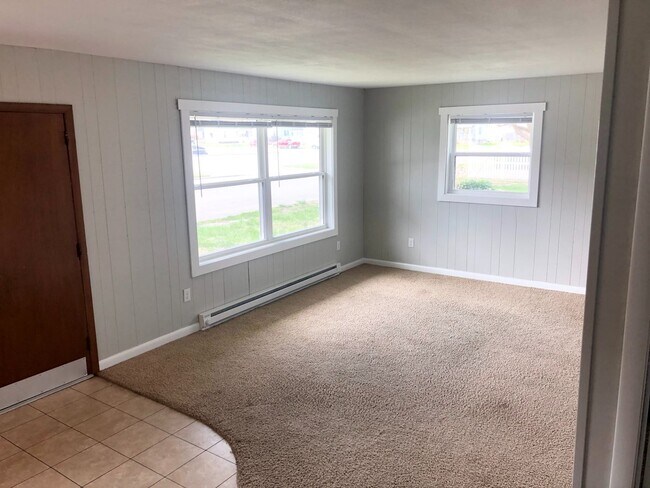 Building Photo - 719-721 E. Monroe