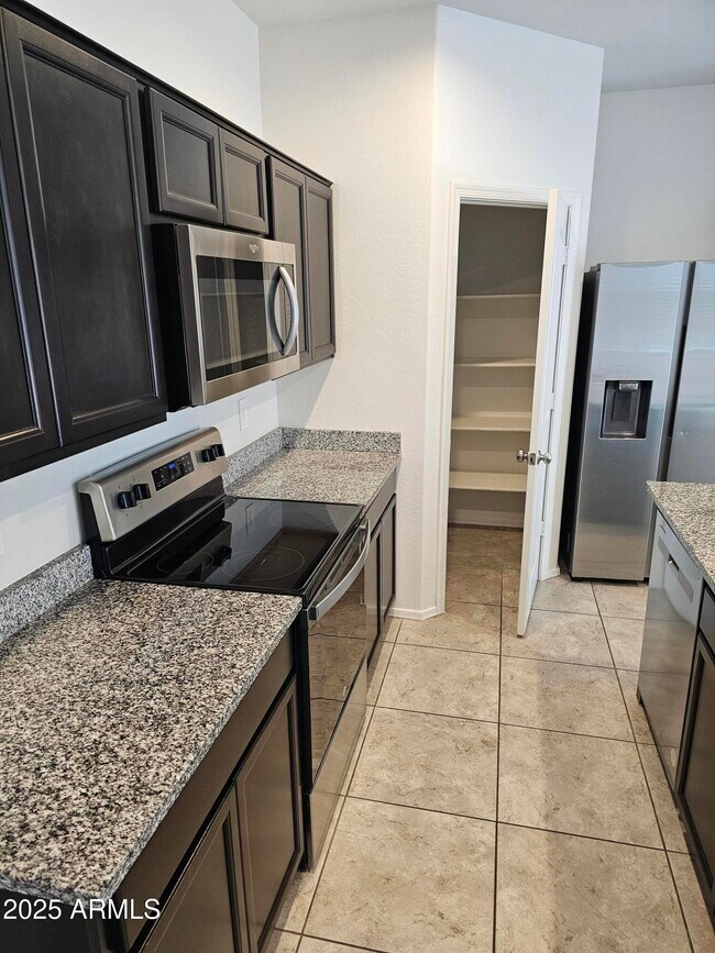 Building Photo - 36565 W Santa Monica Ave