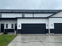 Building Photo - 1321 Sioux Turn