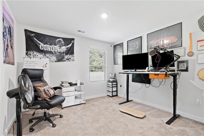 Building Photo - 3540 Station Dr