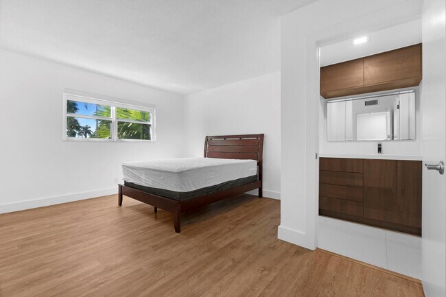 Building Photo - 1439 S Ocean Blvd