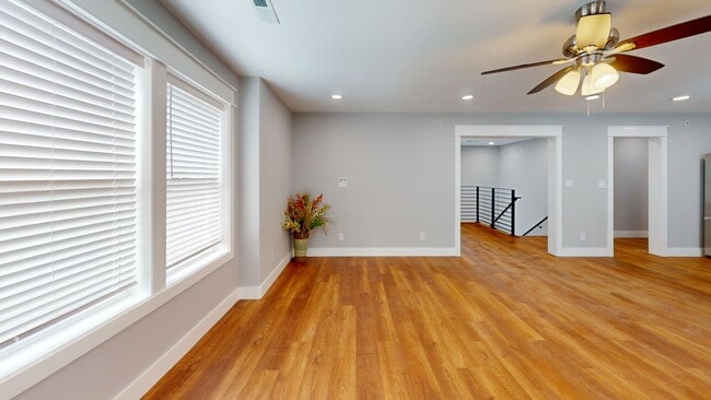 Building Photo - 6BR/6BA Unit with Private Bathrooms | Part...
