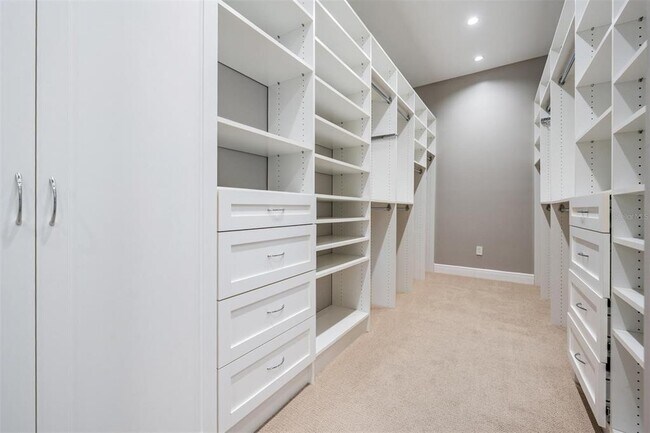 Building Photo - 650 Geneva Pl