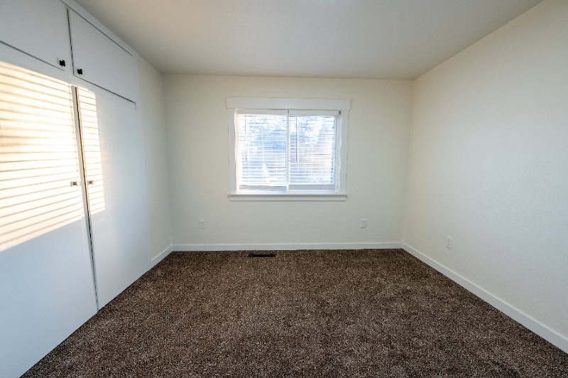 Building Photo - 945 N 7th E St