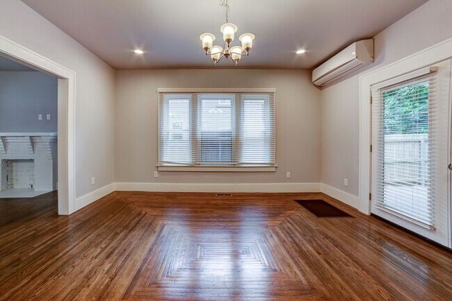 Building Photo - 3/2.5 Dream Home With Lots Of Charm