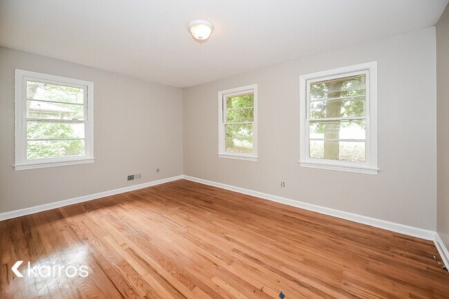 Building Photo - 1703 Morninghill Drive