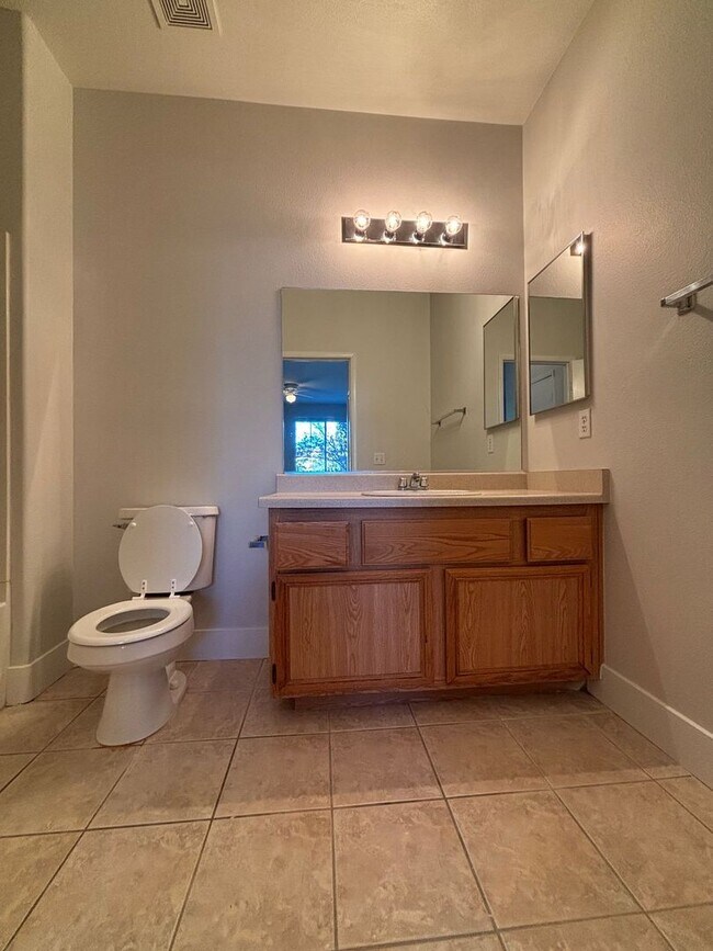 Building Photo - *CUTE 2 MASTER BEDROOM CONDO IN GATED COMMUNITY!!*